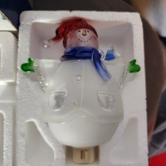 Heritage Mint Ltd Snowman Holiday Ice Sculpture 6.5" Acrylic 7W 120V Night Light - Picture 13 of 16